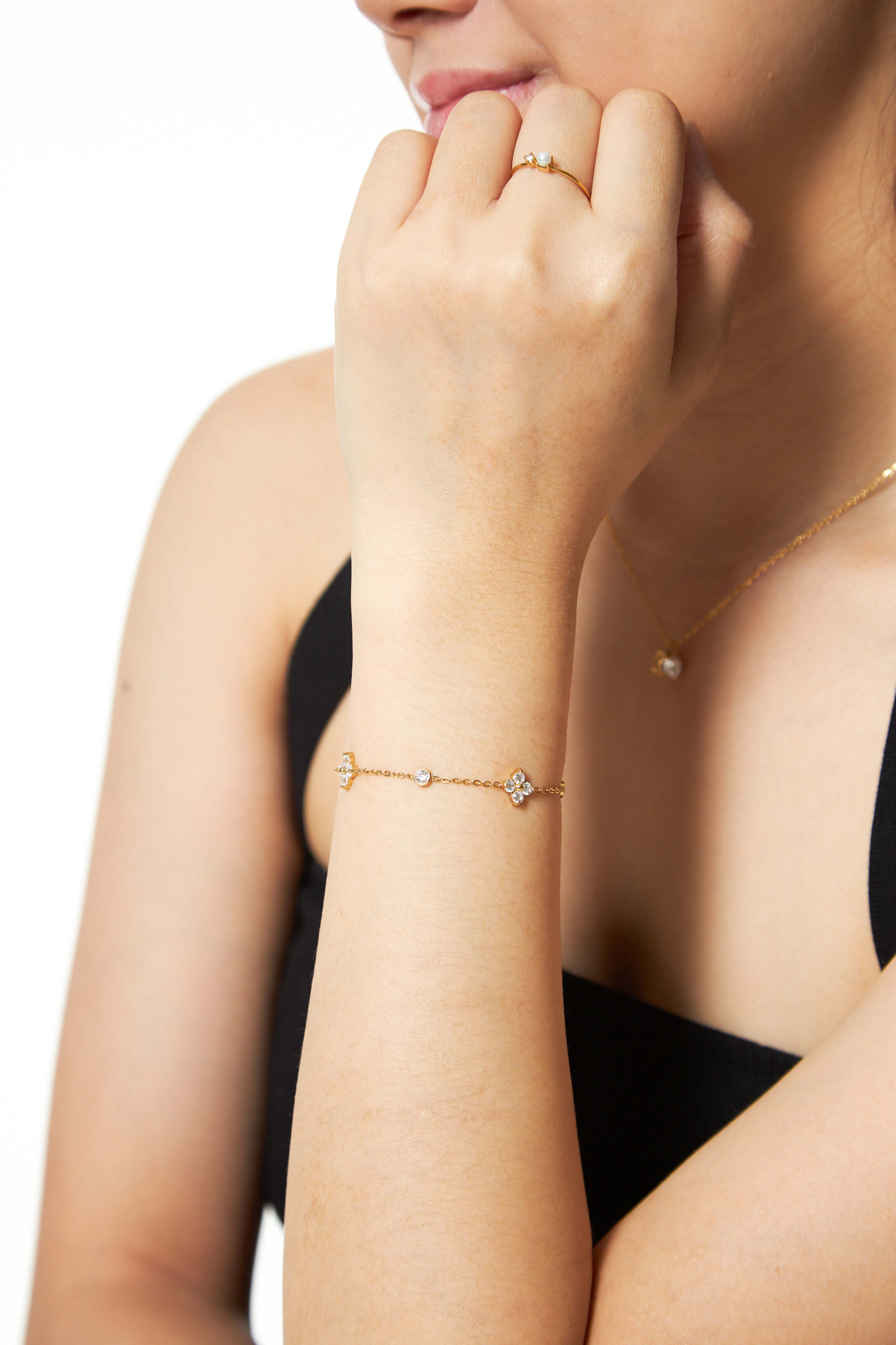 Shimmer Clove Gold Bracelet