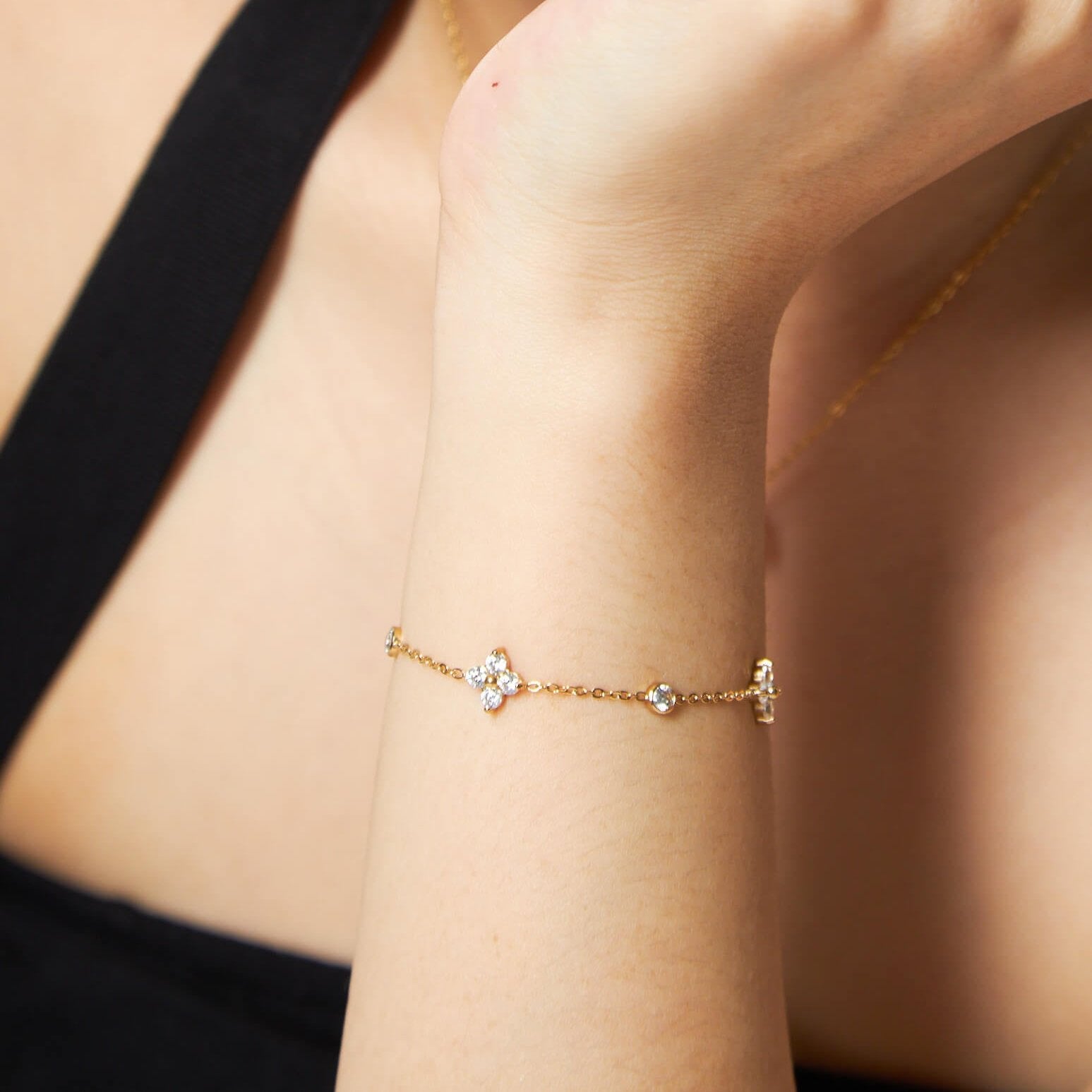 Shimmer Clove Gold Bracelet