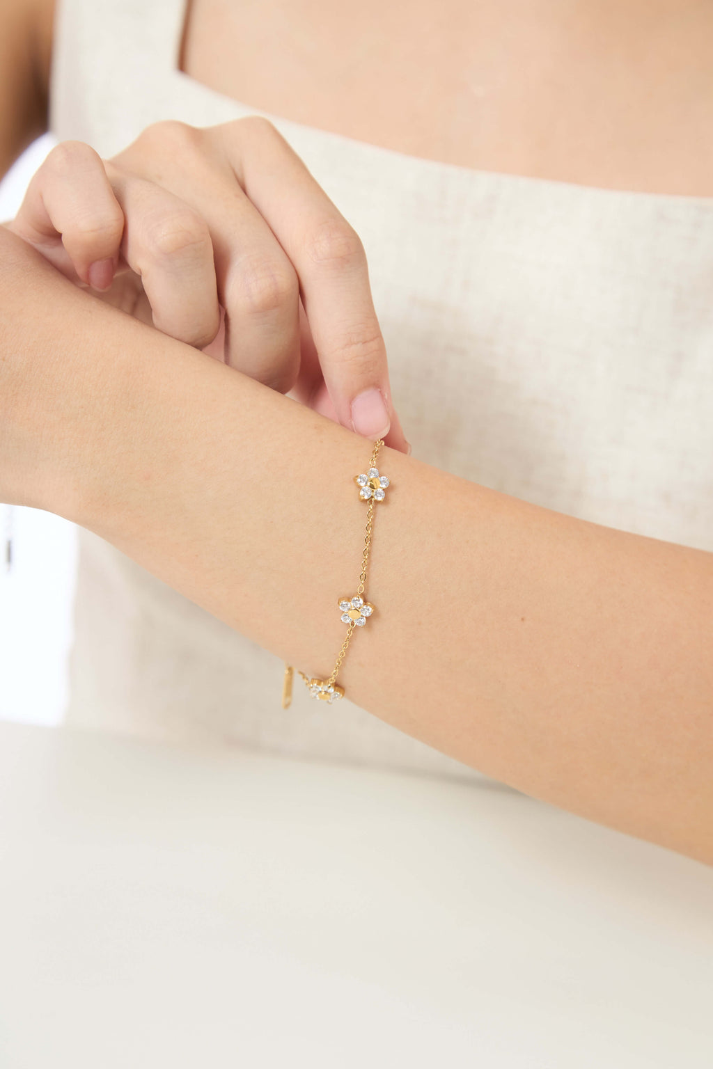 Petal Five Gold Flower Bracelet