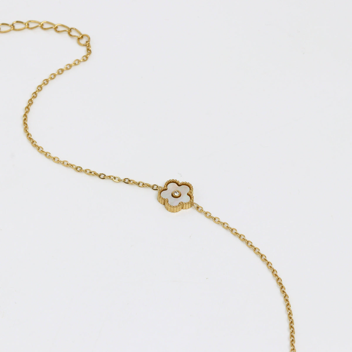 Bold Satta Petal Gold Bracelet
