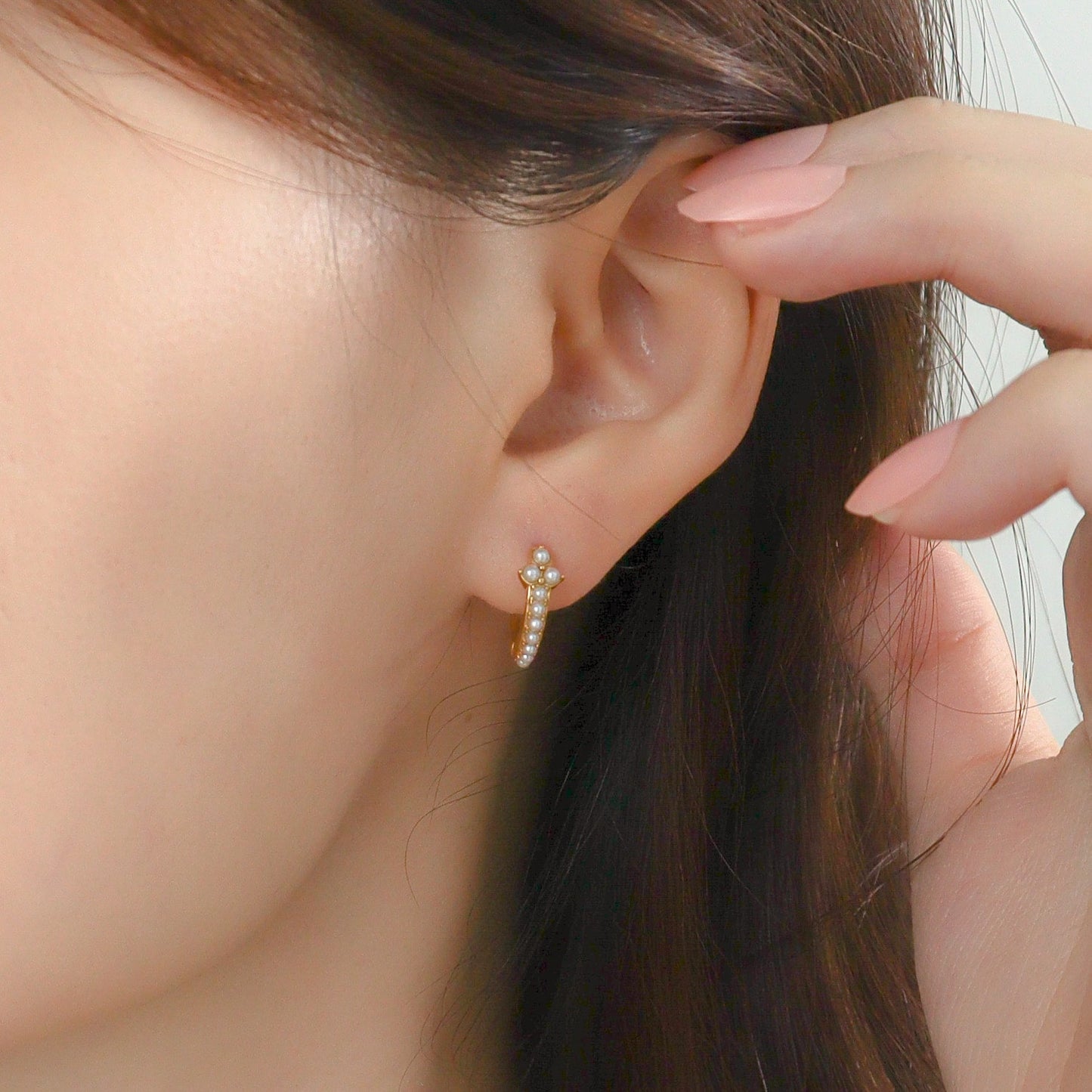 Petit Moment Pearl Huggies Earrings
