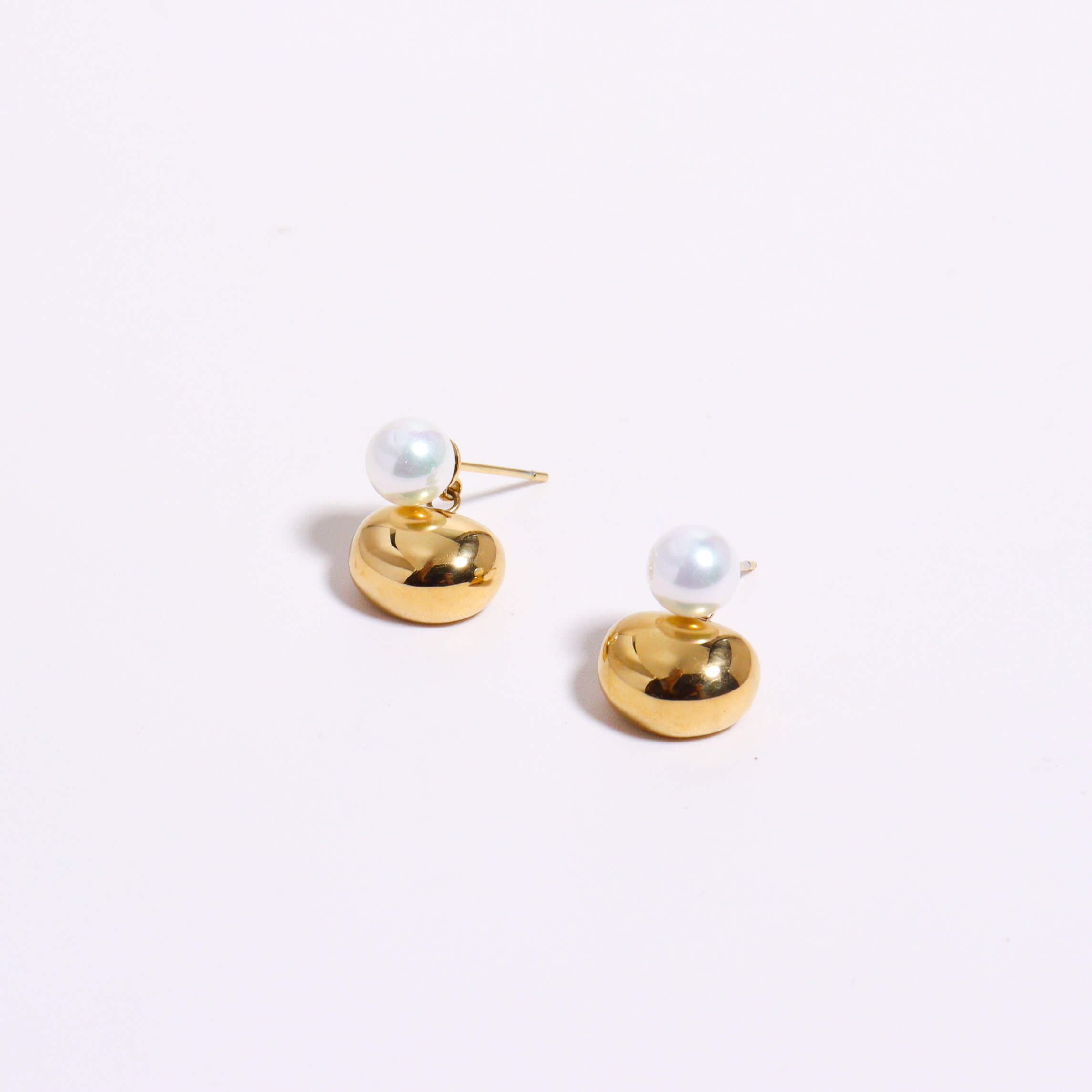 I'm Pearltential Gold Earrings