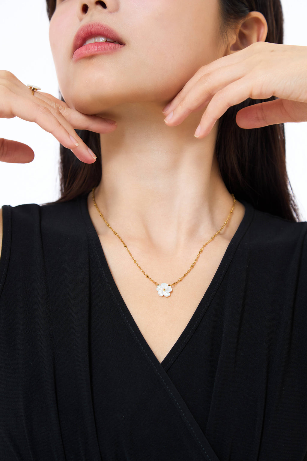 Single Bloomer Gold Necklace