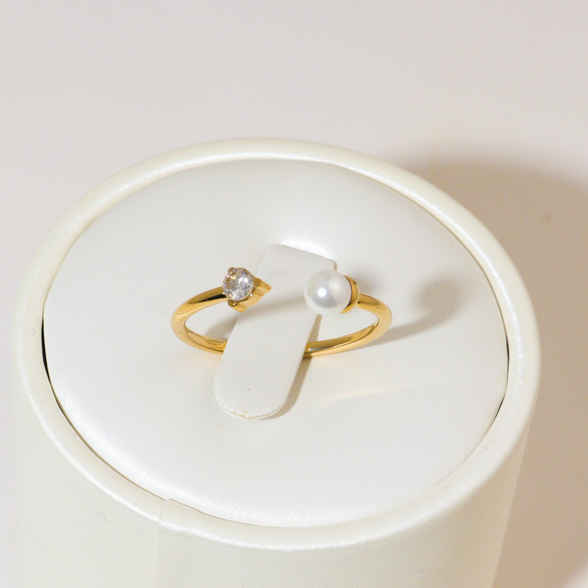 Arrow Pearl Gold Ring