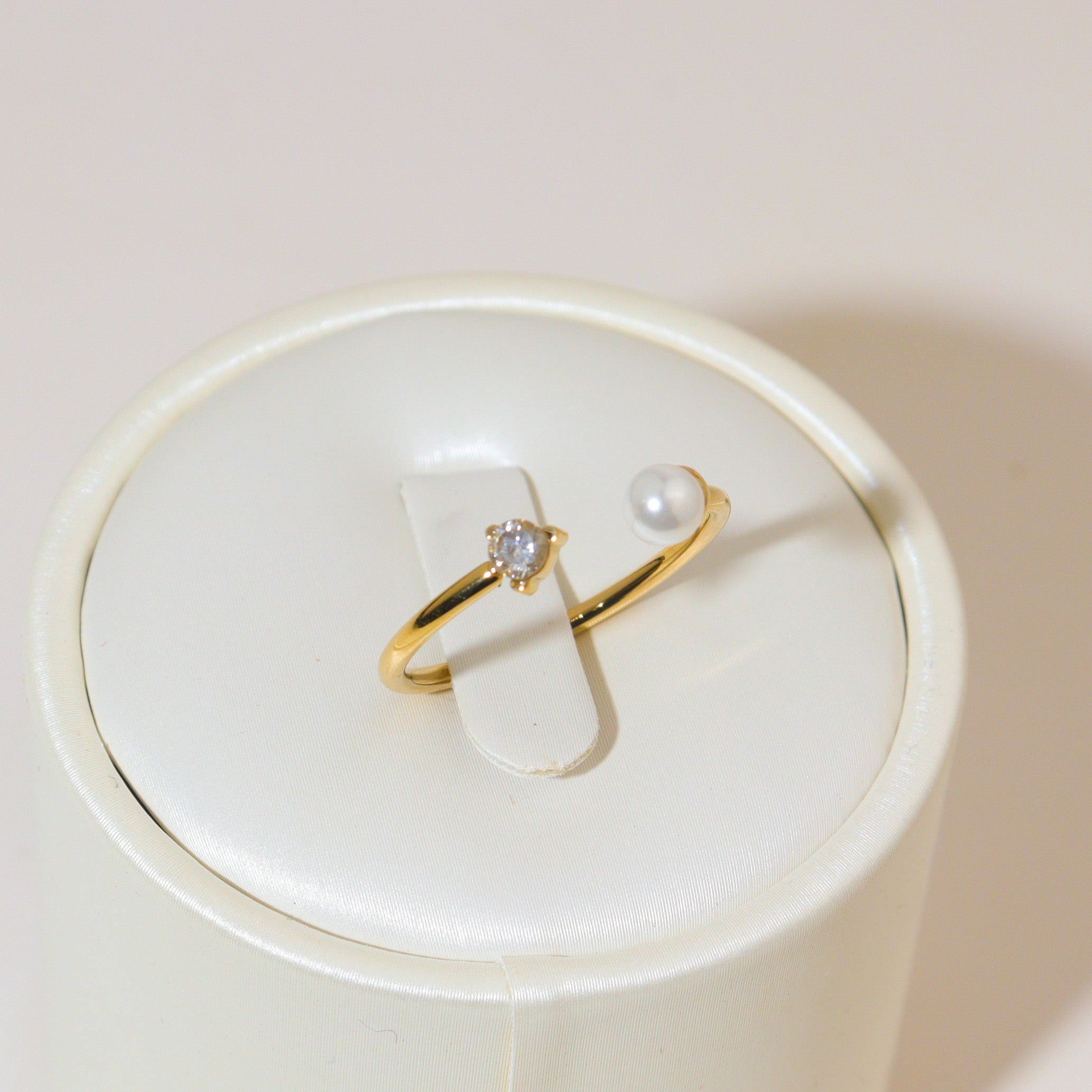 Arrow Pearl Gold Ring